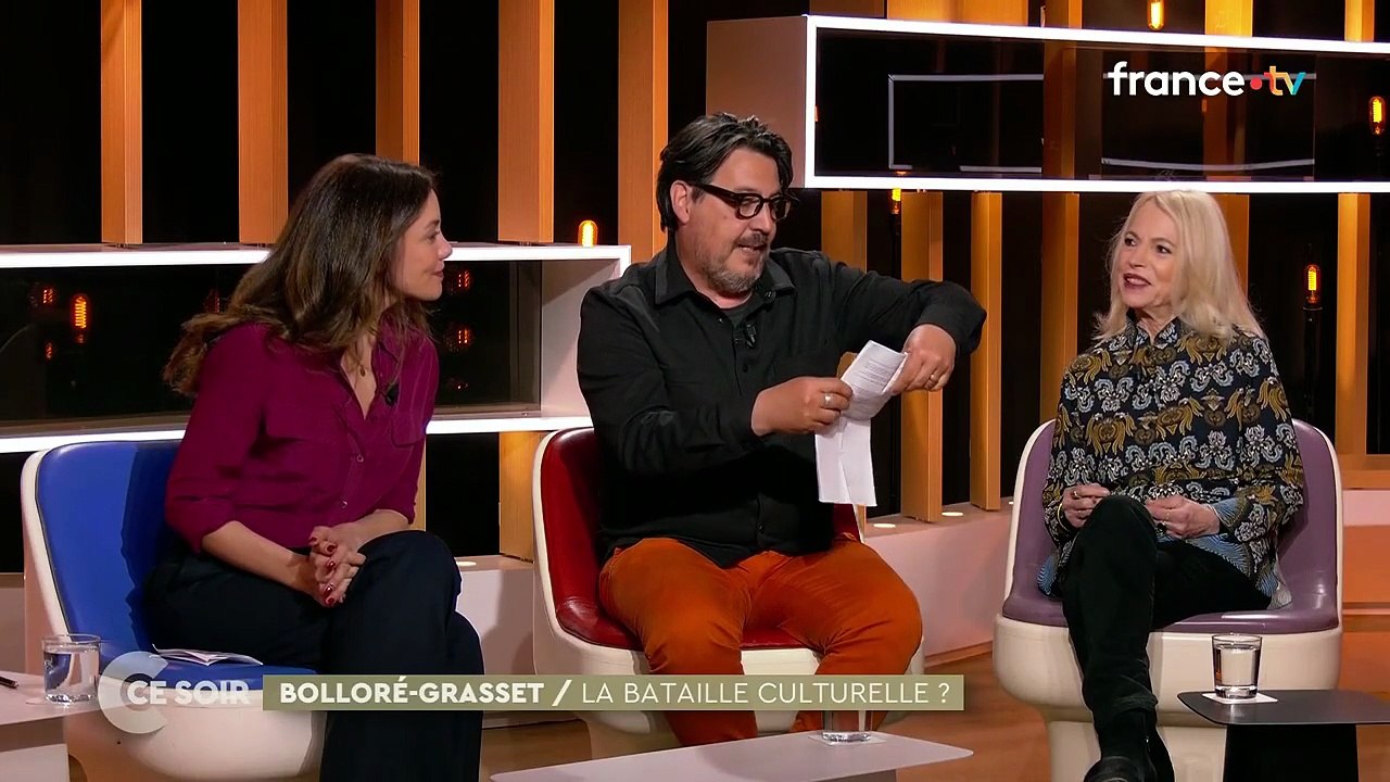 David Dufresne était très remonté sur le plateau de "C ce soir" contre la main-mise de Vincent Bolloré sur la maison d'édition Grasset.