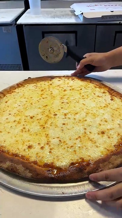 Triple cheese pizza 🧀