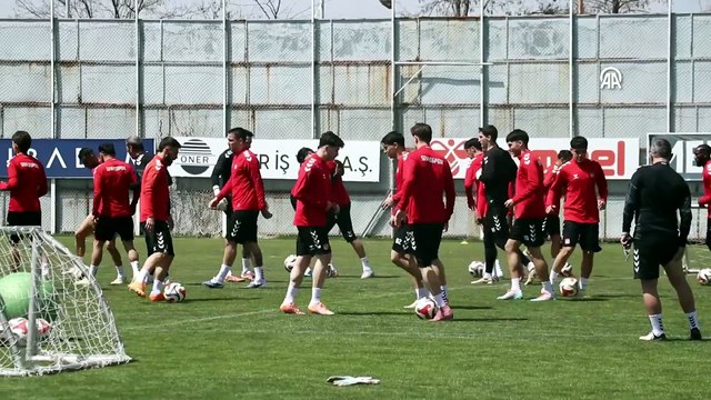 Sivasspor Teknik Direktörü İsmet Taşdemir'den son maça kadar mücadele mesajı: | Ajansspor | AA