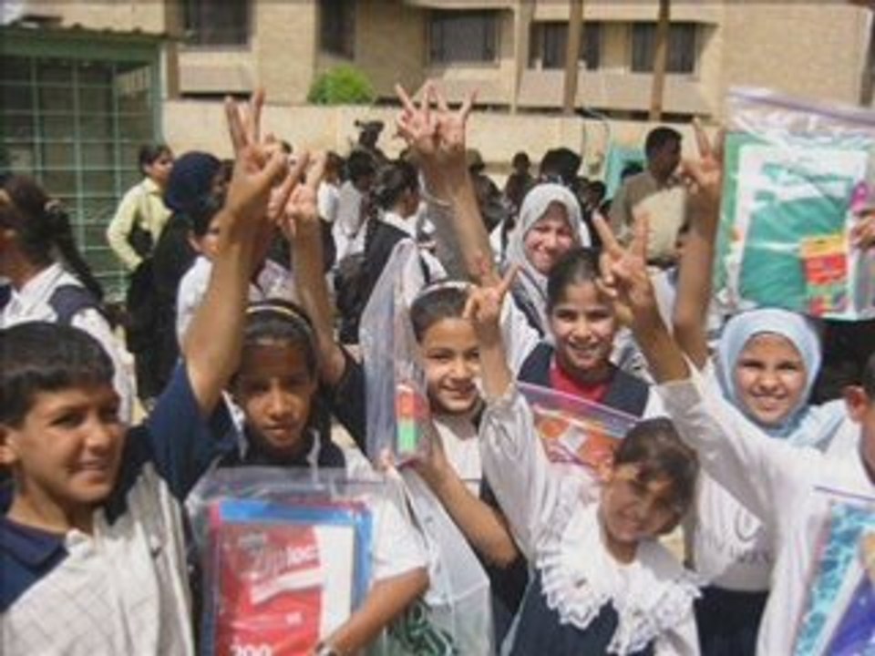 Barack Obama - Hope Is Never False - YES WE CAN Music Video