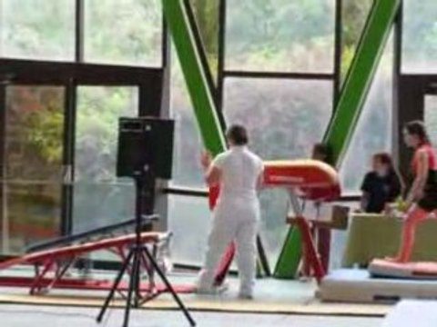 Isabelle szymanski saut championne de picardie 08 gym crepy