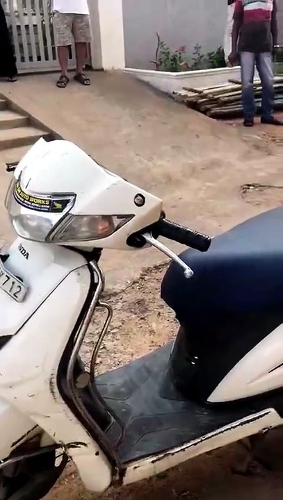 Un cobra dans un scooter