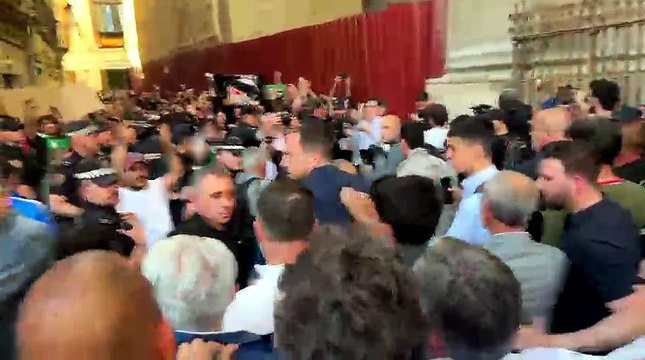Abascal denuncia “un delito electoral” al impedir el desarrollo del acto de VOX en Granada