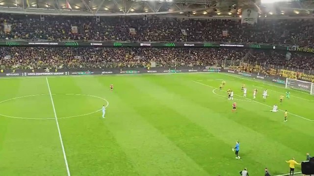 La fiesta del Rayo en el césped de Atenas
