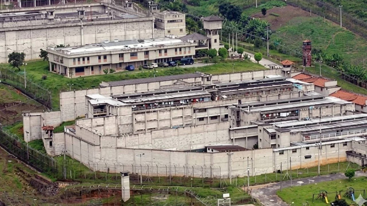 Revocan suspensión a guardianes del Inpec investigados por parranda en la cárcel de Itagüí