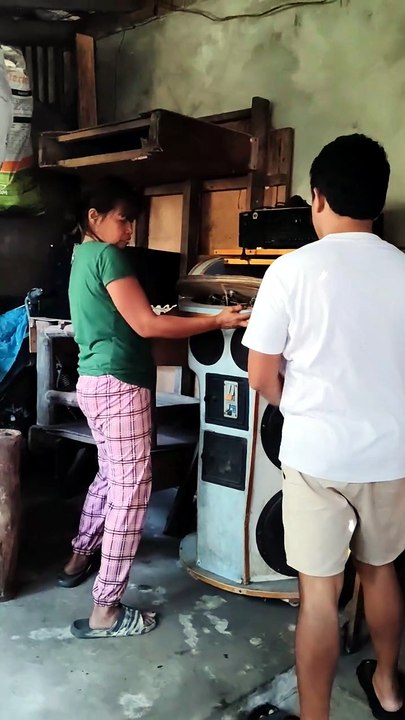 Nanghinlo ug nagplastar kay naa daw bisita