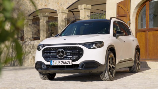 Mercedes-Benz GLB 250+ with EQ Technology in Solid colour polar white non-metallic Design Preview