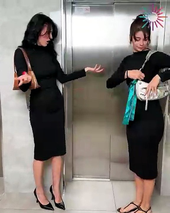 When two girls show up wearing the same outfit 😂✂️