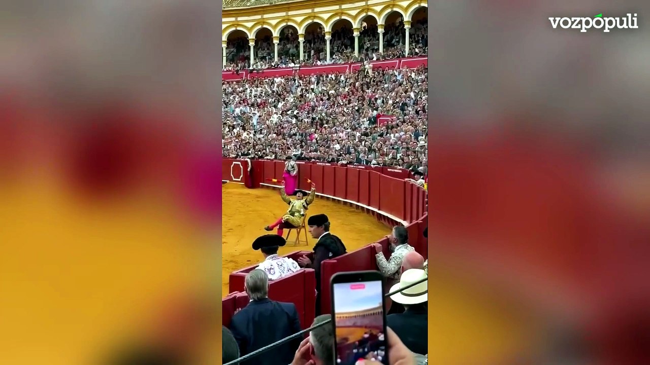 El espectaculo de Morante sentado en una silla en La Maestranza