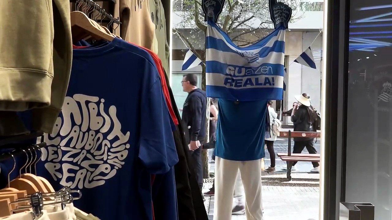 La Real Sociedad 'tira' de Bad Bunny para su 'merchandising' viral de la Copa del Rey
