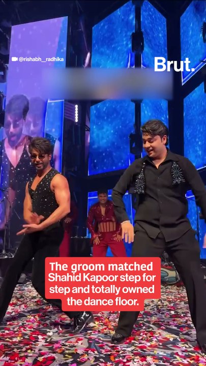 Dance-off between the groom and Shahid Kapoor