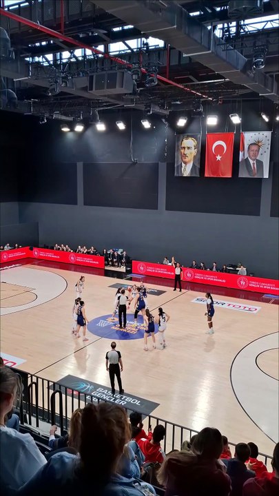 İlk Yarı Sonucu - Beşiktaş 33-25 Fenerbahçe - Basketbol Gençler Ligi Kızlar 5. Pencere 1. Maç