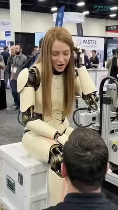 مستقبل کی لڑکیاں ایسی ھونگی