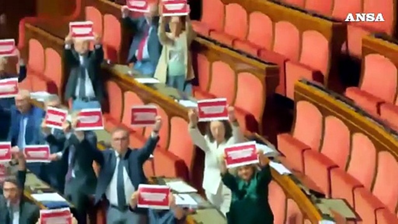 Dl sicurezza, la protesta dell'opposizione: "Con Meloni zero sicurezza"