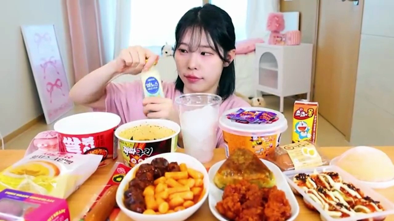 ASMR MUKBANG| Eating Korean Convenience Store Food! Cheese Fire Noodles, Spicy Tteokbokki, Chicken
