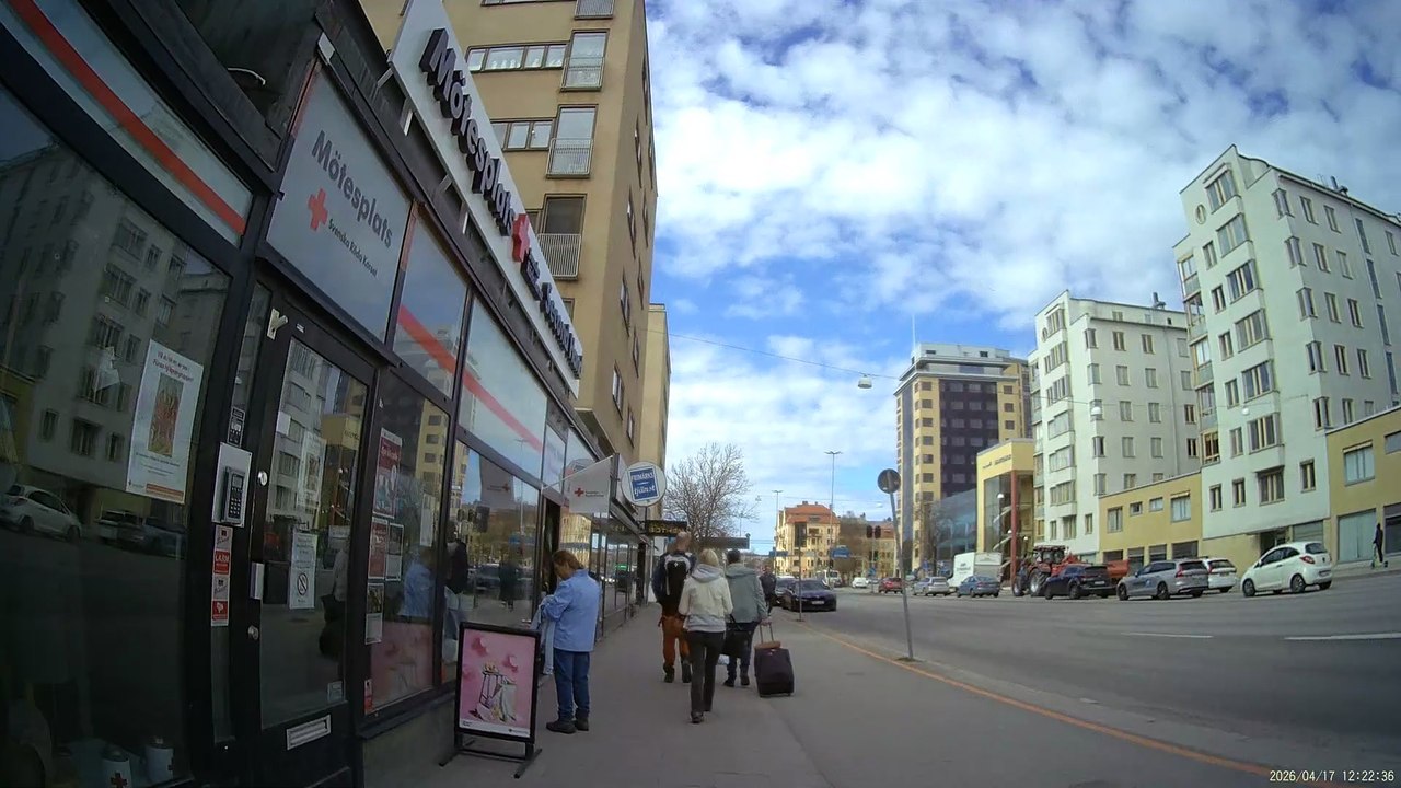 Promenerar igen och talar förstås också om Jesus. Örebro 17 April 2026 Del 7