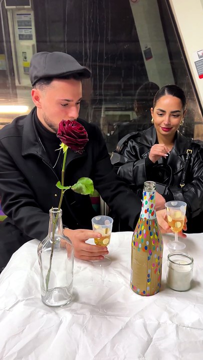 Date on train 😻