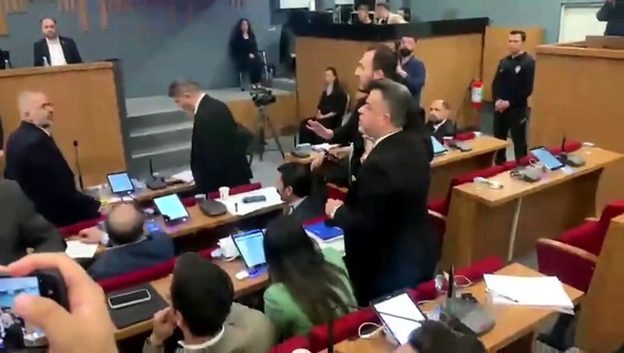 İzmir Büyükşehir Meclisi’nde tansiyon yükseldi: 'Yalancı' iddiası tartışma çıkardı
