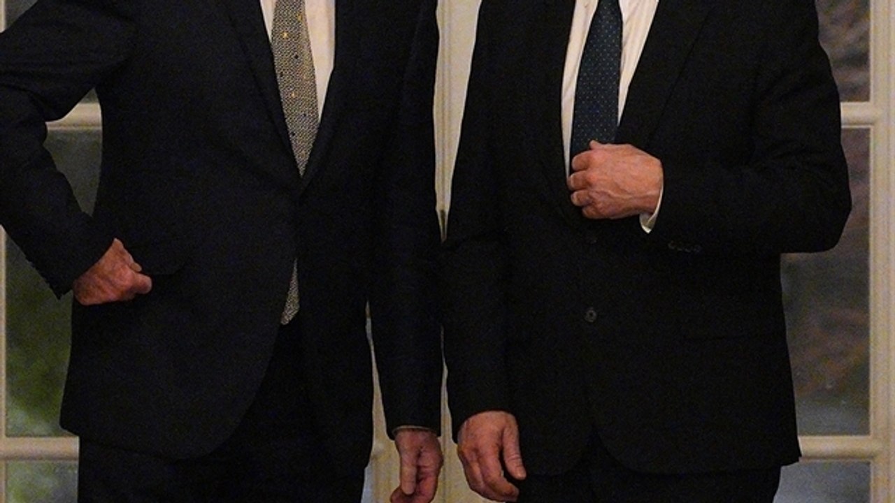 Keir Starmer Faces Fresh Leadership Crisis Over Peter Mandelson