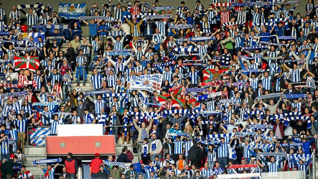 Sevilla inundada de aficionados de la Real Sociedad