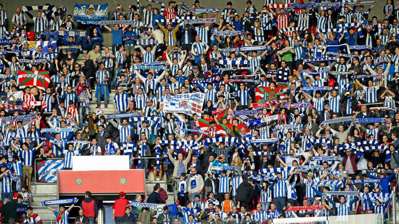 Sevilla inundada de aficionados de la Real Sociedad