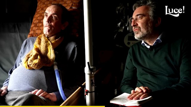 Il senatore Franco Mirabelli, malato di Sla: Finché potrò lavorare e incontrare persone penso che la vita abbia un senso (video Rai)
