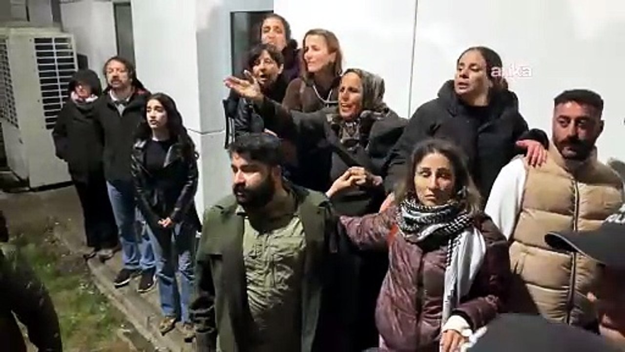 Gülistan Doku'nun ailesi adliyeye getirilenleri sloganlarla protesto etti