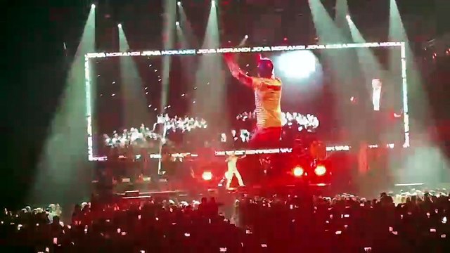 Gianni Morandi in concerto a Milano, ospite a sorpresa Jovanotti