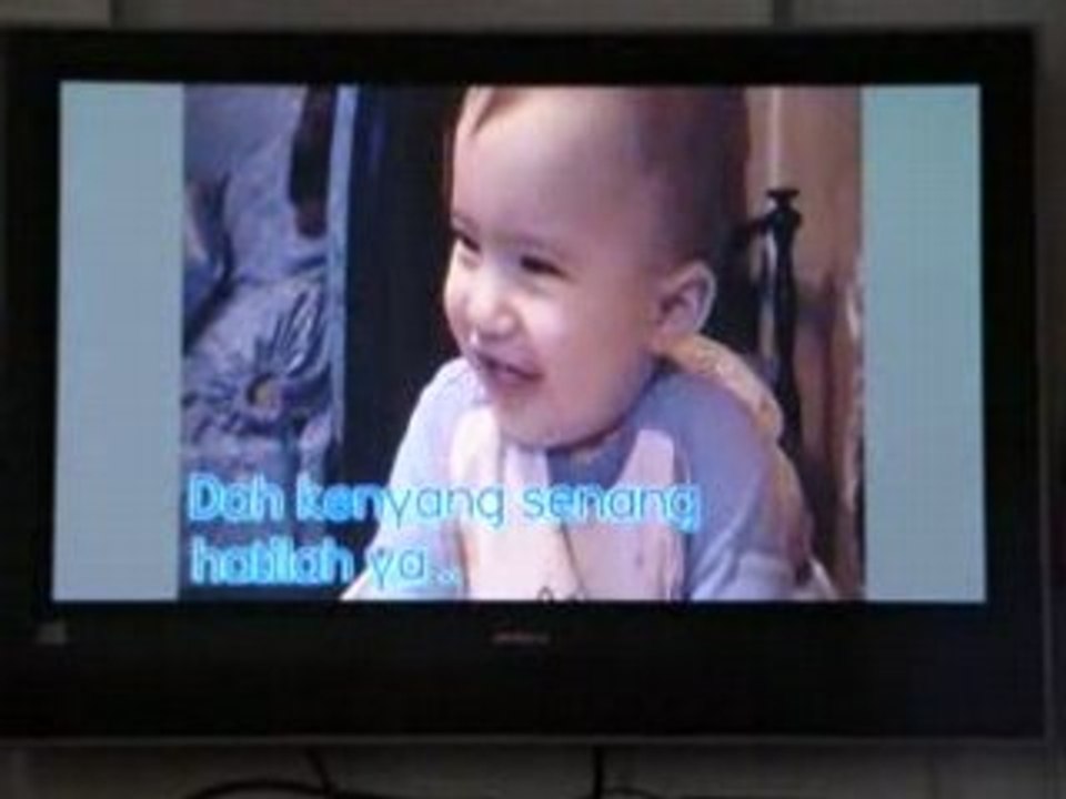 Adam 8mths Eating