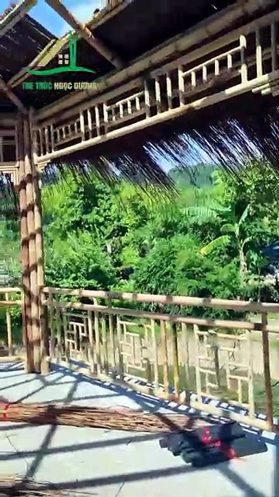 Hiện trường thi công nhà chòi bát giác tre lợp mái guột giữa hồ | Tre Trúc Ngọc Dương