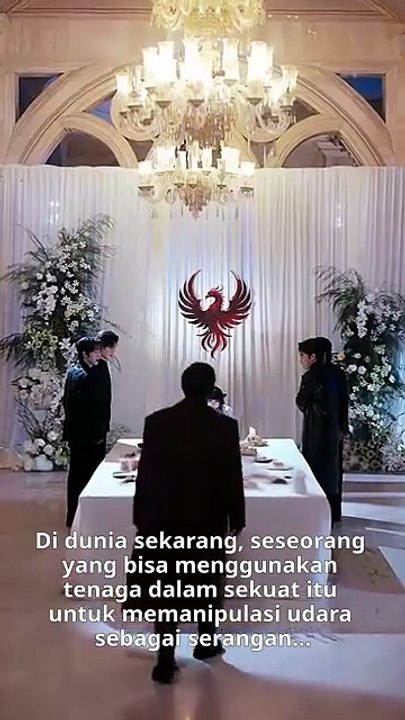 Semua kira dia gadis lemah _ manis. Tapi saat preman datang_ dialah yang kalahkan mereka semua
