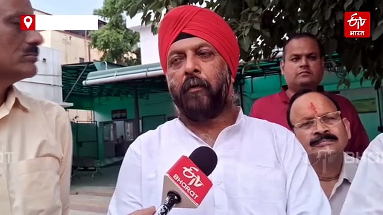 मेरठ के सेंट्रल मार्केट में 8वें दिन भी महिलाओं का धरना जारी, SSP से दोषी अफसरों पर कार्रवाई की मांग
