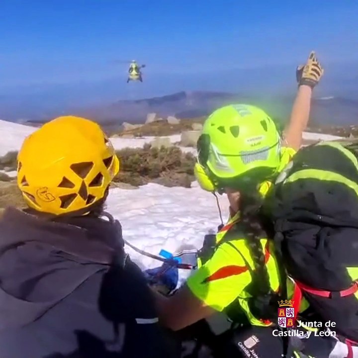Rescate en helicóptero de un montañero herido en Salamanca.