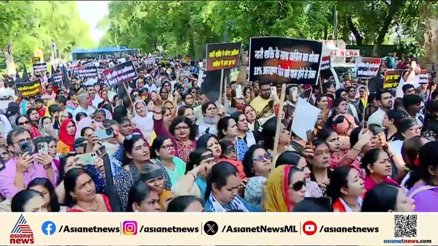 രാഹുലും സംഘവും സ്ത്രീകളെ ചതിച്ചു; രാഹുലിന്റെ വസിതിയിലേക്ക് മാർച്ചുമായി മഹിളാ മോർച്ച