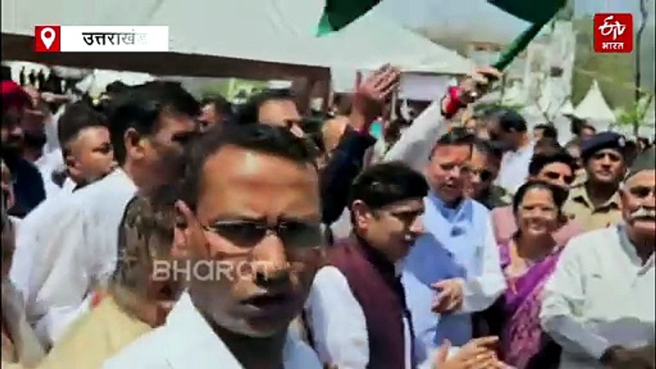 चारधाम यात्रा 2026 शुभारंभ कार्यक्रम में सीएम धामी, बसों को दिखाई हरी झंडी, श्रद्धालुओं से भी मिले