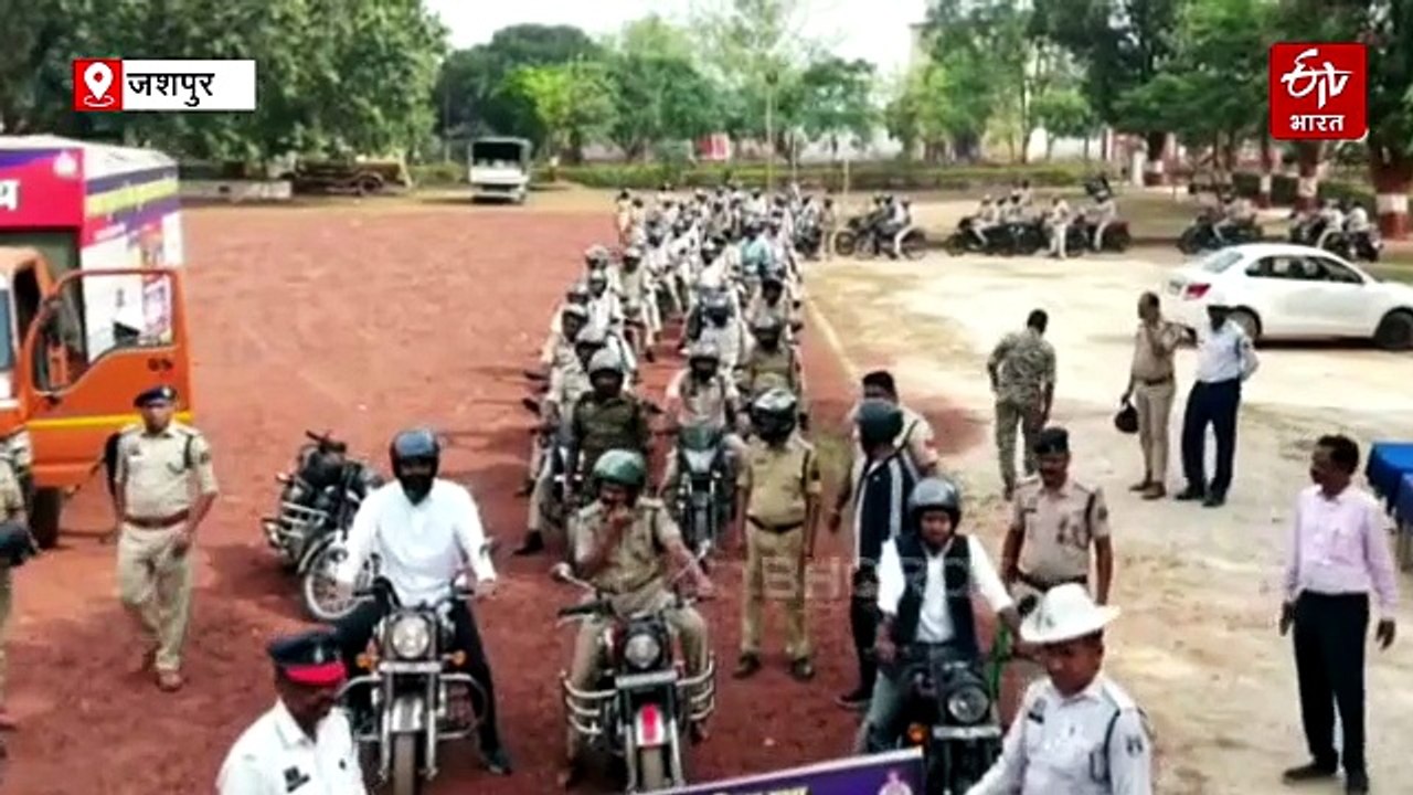 जशपुर कलेक्टर का सख्त रुख, बिना हेलमेट और सीट बेल्ट कलेक्टोरेट में प्रवेश बंद, निकाली जागरुकता रैली