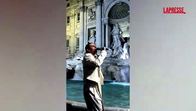 Lo spettacolo a sorpresa di Achille Lauro alla Fontana di Trevi