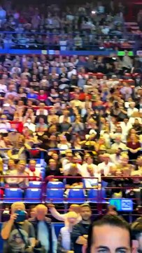 Jovanotti al concerto di Gianni Morandi: energia sopra e sotto il palco