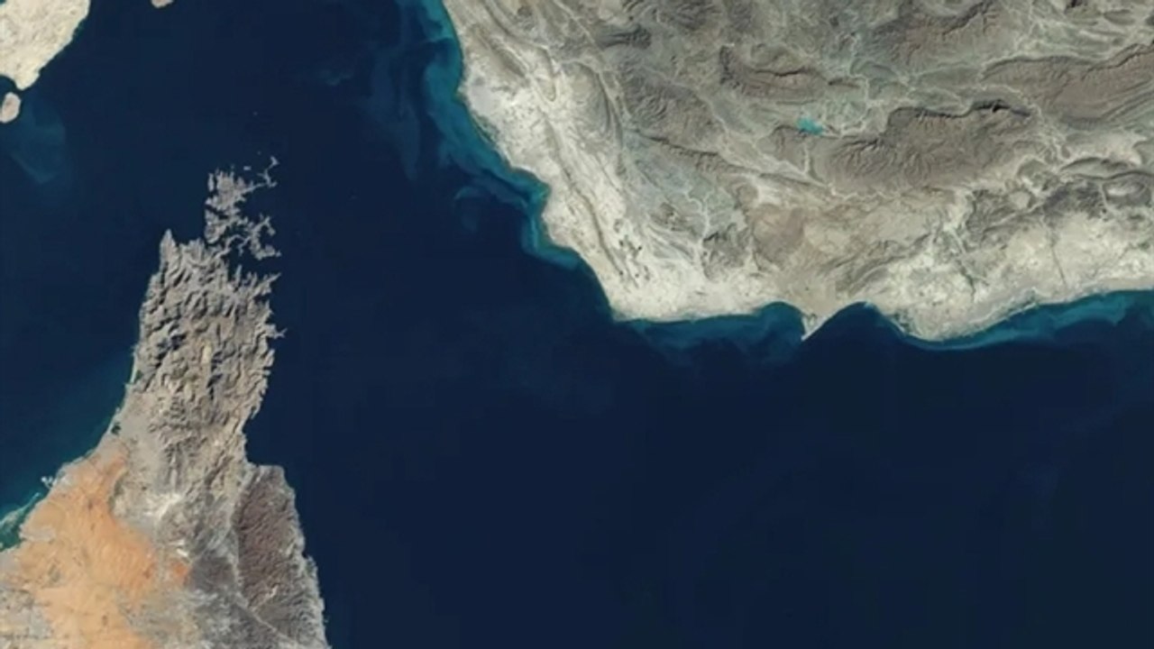 Oil Tankers Make Dash Toward Hormuz as Iran Says Strait Is Open