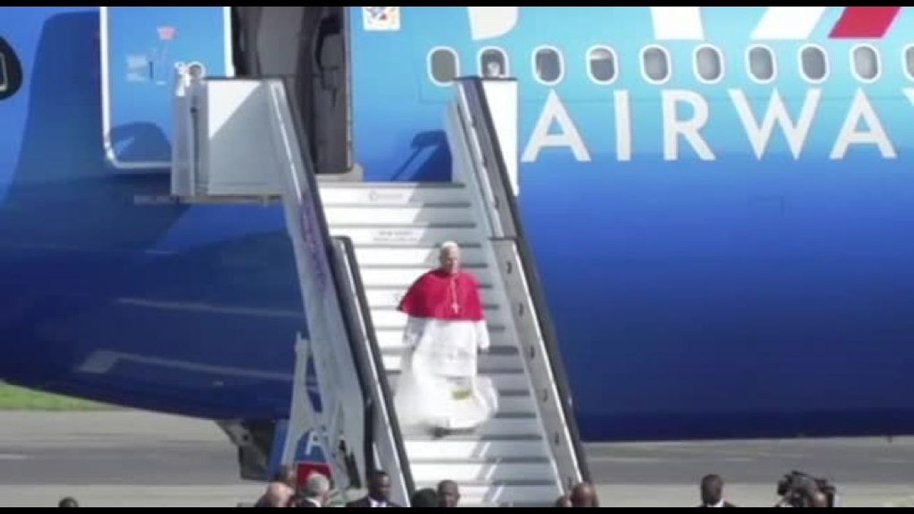 L'arrivo di Papa Leone XIV in Angola, terza tappa del viaggio in Africa