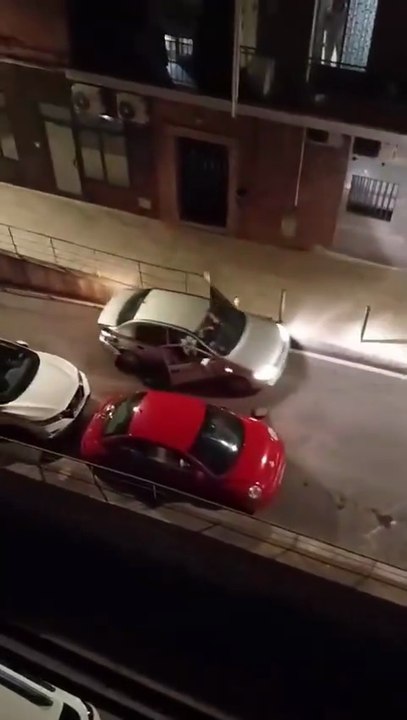 Un conductor desata el caos en Toledo: embiste coches con las puertas abiertas y escapa a toda velocidad