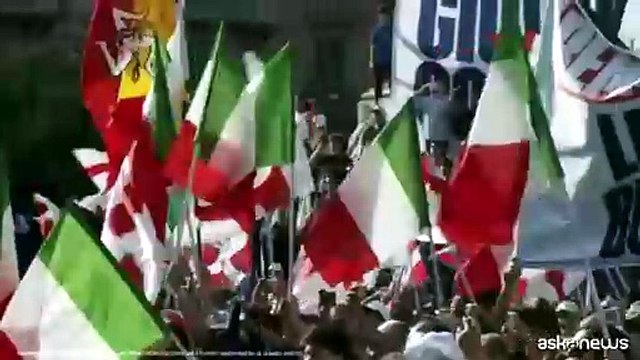 I patrioti europei a Milano, Bardella e Wilders sul palco con Salvini