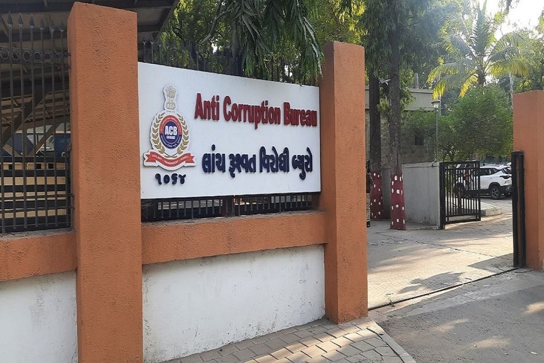 video news: सेंट्रल जीएसटी सुप्रीटेंडेंट, इंस्पेक्टर 10 लाख की रिश्वत लेते गिरफ्तार