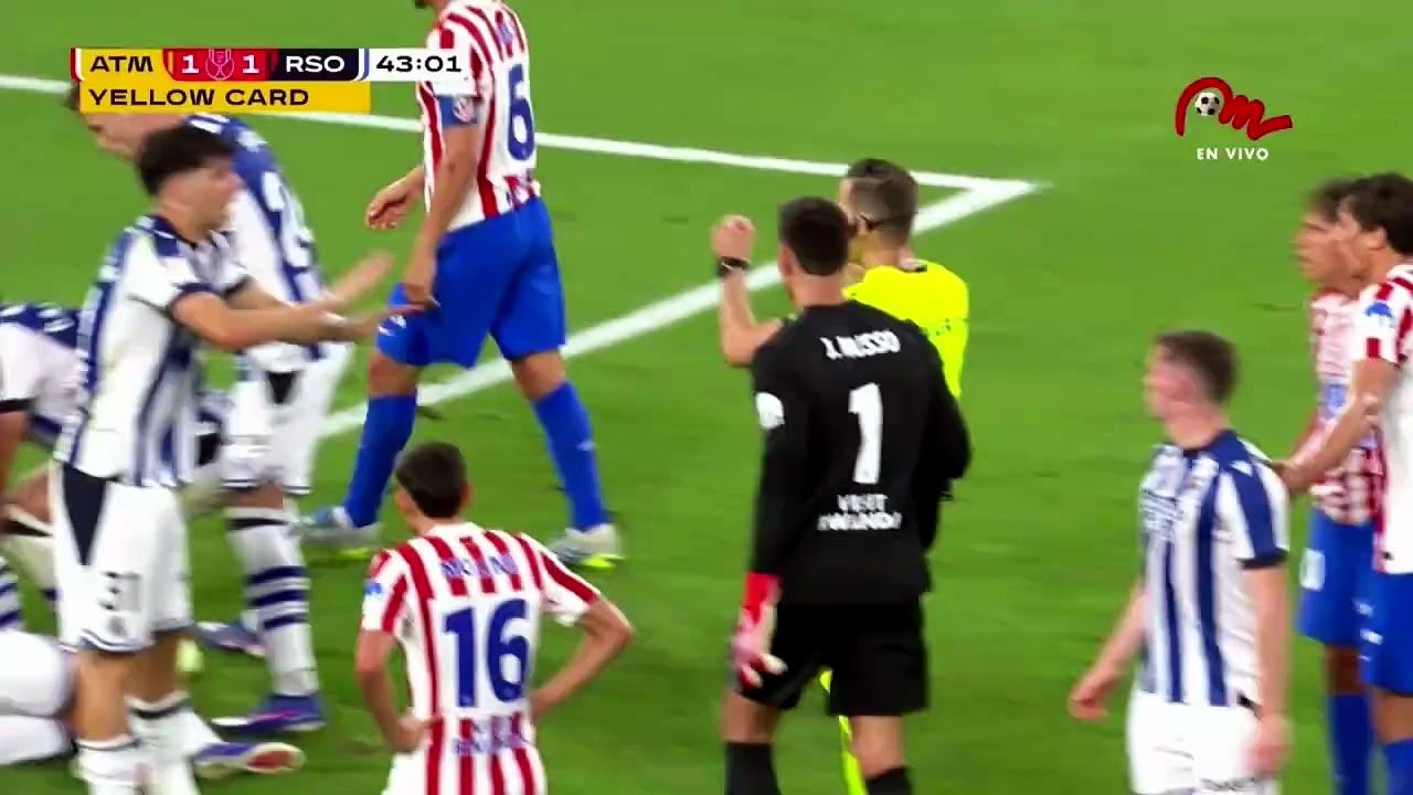 Jugada de penal que favorece a la Real Sociedad