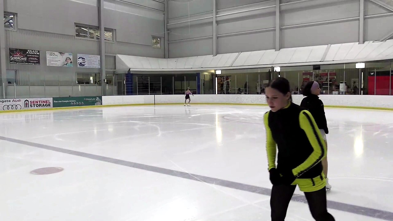 Pre-Novice Women SP - Warm-Up - Group B - RINK A - Sunsational – Combined Spring Invitational (Star 5-Gold/Podium Pathway) (18)