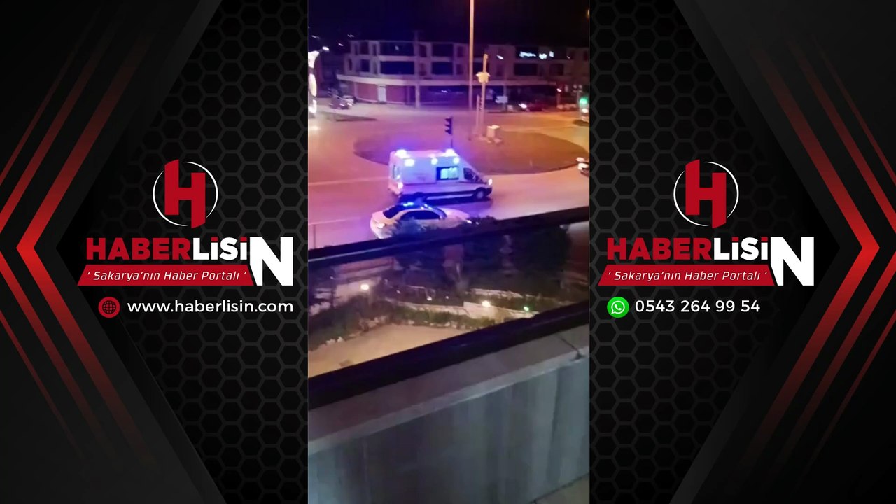 Devrilen otomobildeki 2 kişiyi kurtardılar