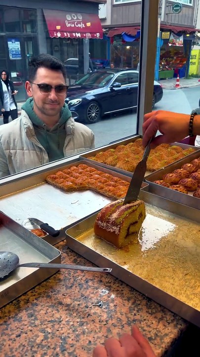 The famous pastry shop that Netflix offered! #cake #food #reklam