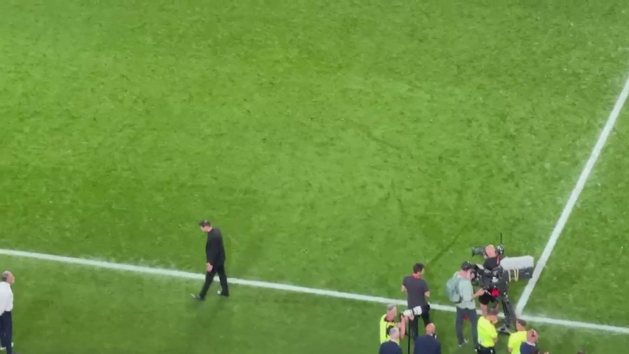 La reacción completa de los jugadores del Atleti y Simeone en el césped tras perder la final
