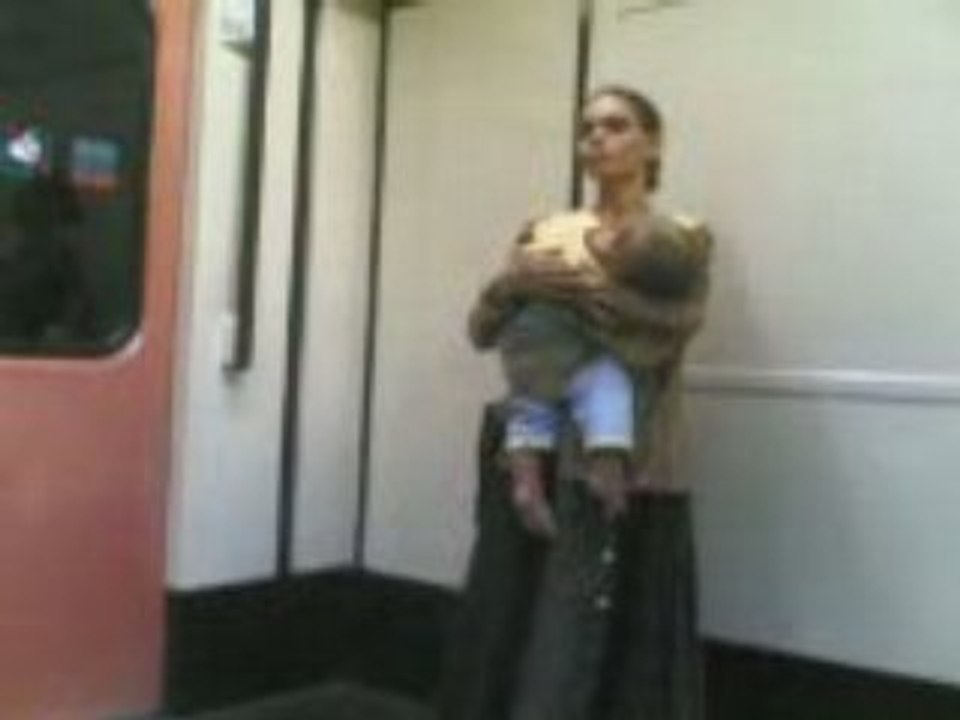 Pedigüeña rumana en el Metro de Madrid