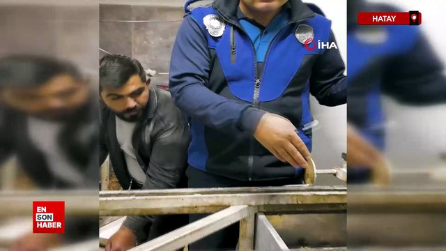 Kötü koku üzerine girilen evde mide bulandıran şartlarda lokum ve cezerye üretildiği ortaya çıktı